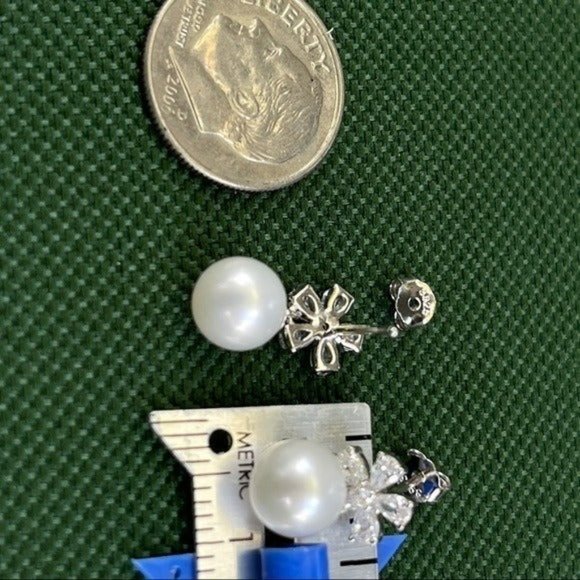 925S Flower Shape Stud Earrings With Round Natural Pearl And Zirconia - Picture 5 of 16